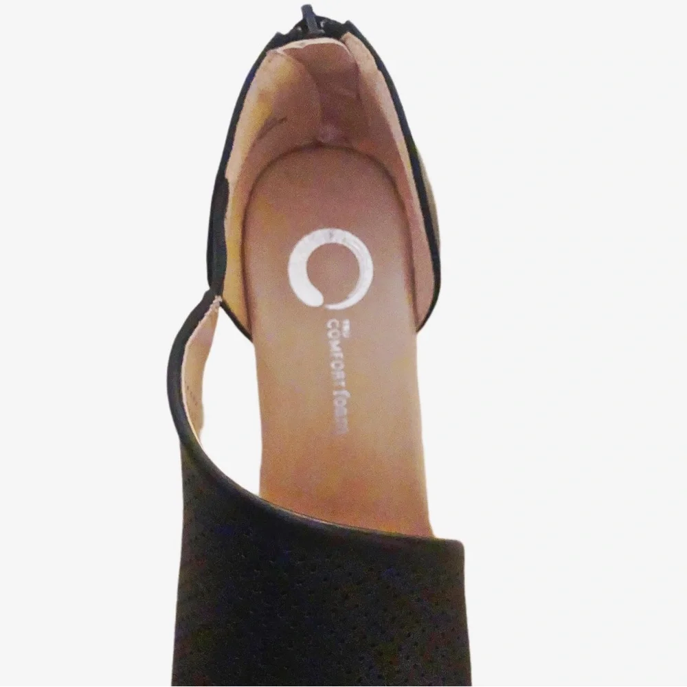 Journee Collection Aretha Black Open Toe Wedge Size 7 WD